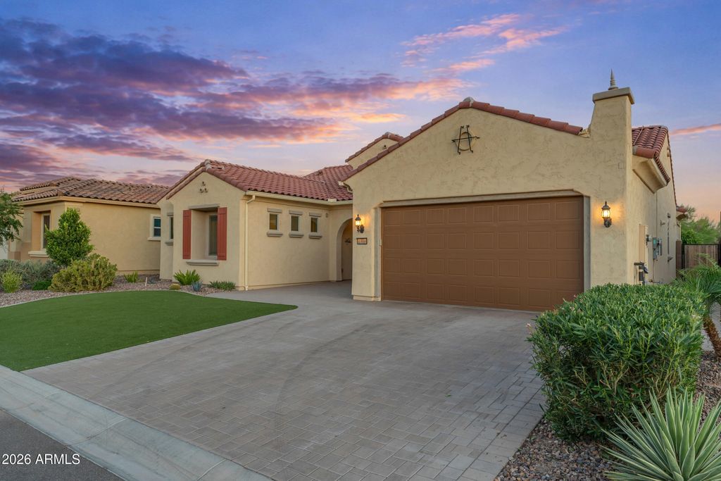 Image 13 of property listing at 7369 W CACTUS WREN Way, Florence, AZ 85132