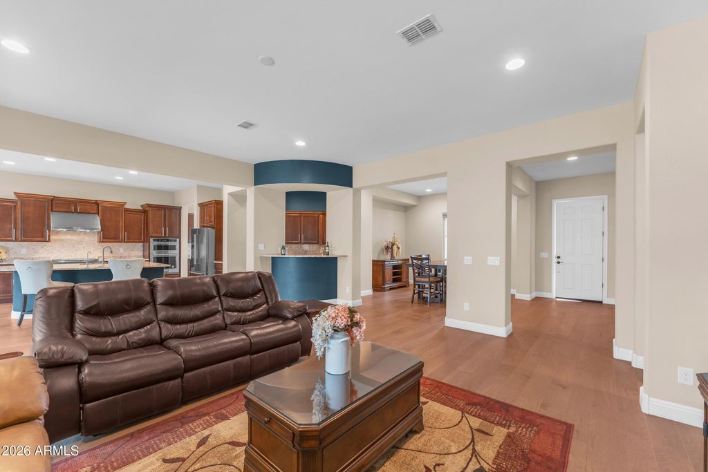 Image 16 of property listing at 7369 W CACTUS WREN Way, Florence, AZ 85132