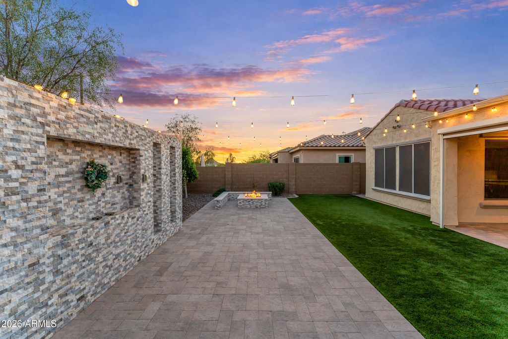 Image 3 of property listing at 7369 W CACTUS WREN Way, Florence, AZ 85132