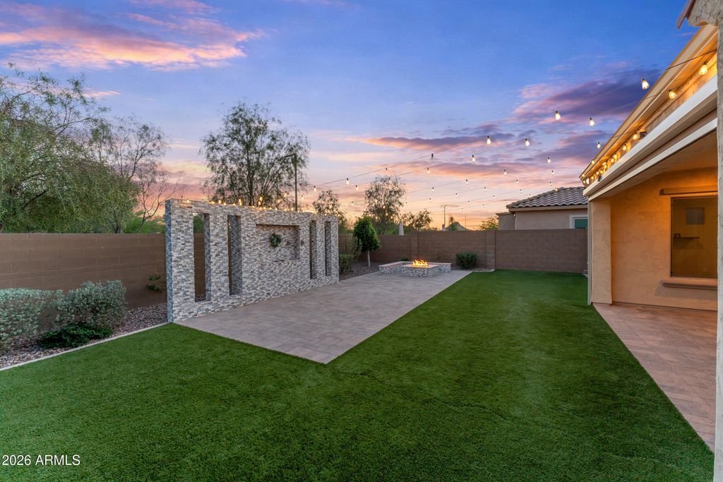 Image 5 of property listing at 7369 W CACTUS WREN Way, Florence, AZ 85132