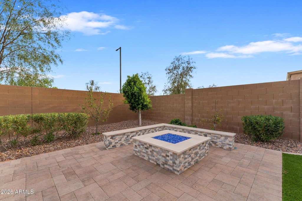 Image 8 of property listing at 7369 W CACTUS WREN Way, Florence, AZ 85132