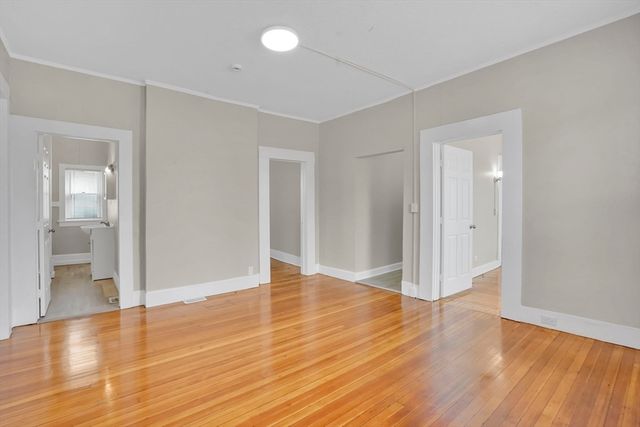 139 Bay St, Springfield, MA 01109