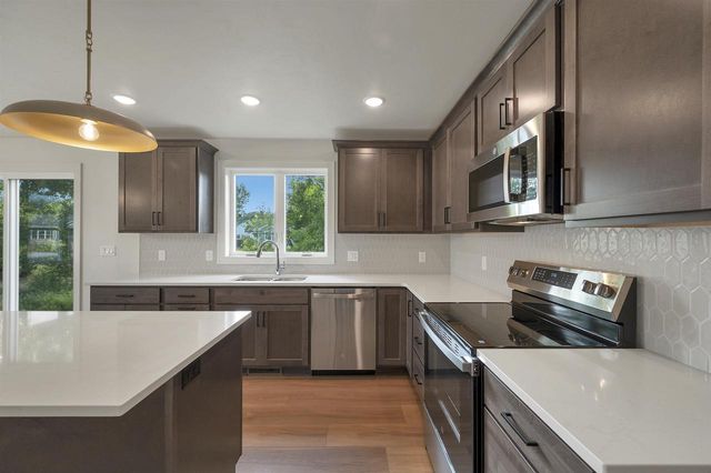 1631 EMERSON COURT, Green Bay, WI 54313