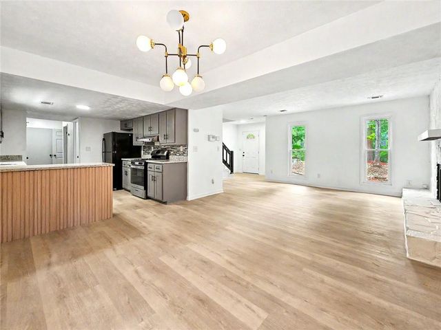 7156 Whitfield Drive, Riverdale, GA 30296