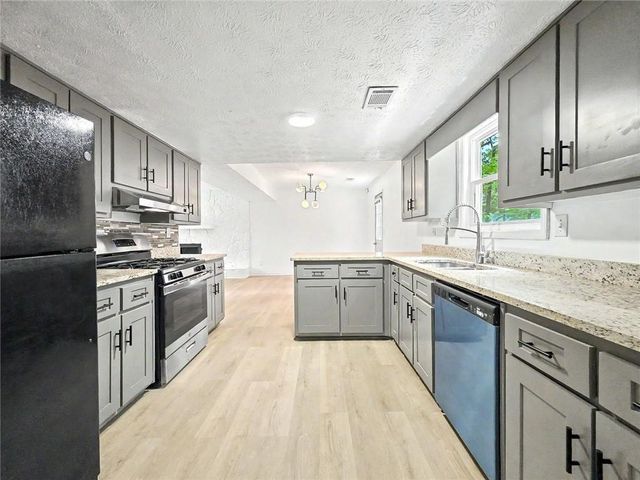 7156 Whitfield Drive, Riverdale, GA 30296