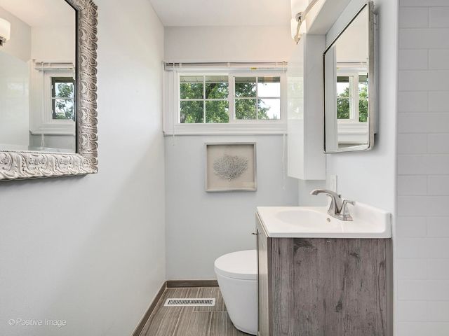 5524 S Bruner Street, Hinsdale, IL 60521