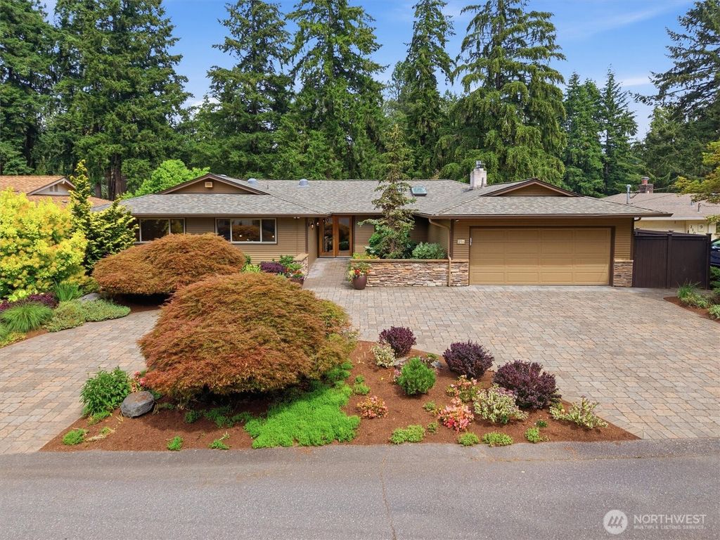 216 131st Avenue NE, Bellevue, WA 98005