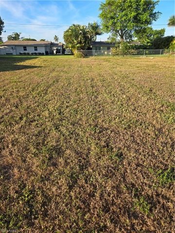 5226 Elm CT, Cape Coral, FL 33904