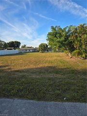 5226 Elm CT, Cape Coral, FL 33904