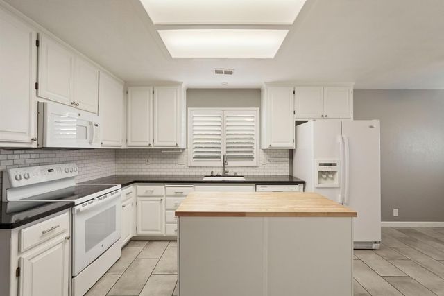 231 Dunsmuir Dr, Lodi, CA 95240