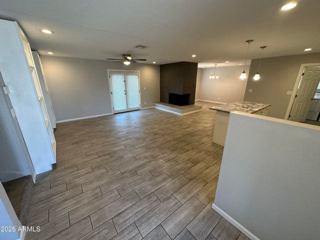 943 E MANHATTON Drive, Tempe, AZ 85282