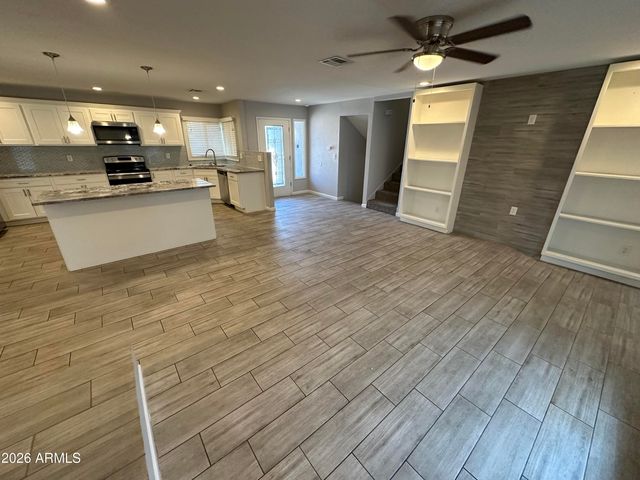 943 E MANHATTON Drive, Tempe, AZ 85282