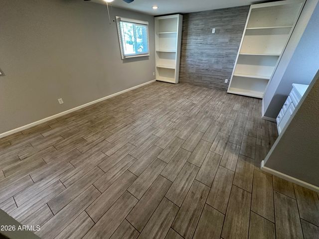 943 E MANHATTON Drive, Tempe, AZ 85282