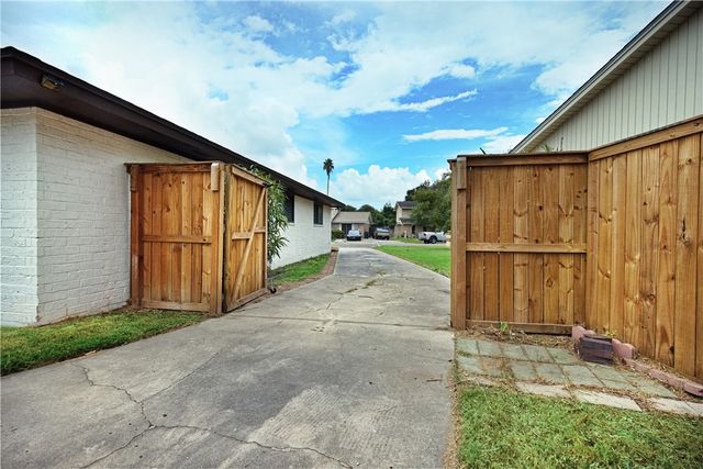 5005 Moultrie Dr, Corpus Christi, TX 78413