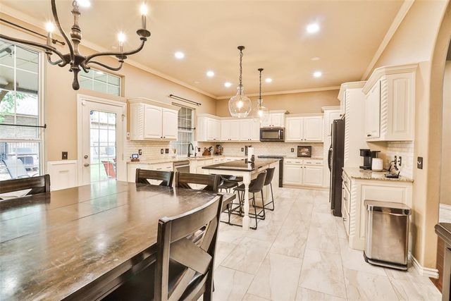 10808 NW 117th Place, Yukon, OK 73099