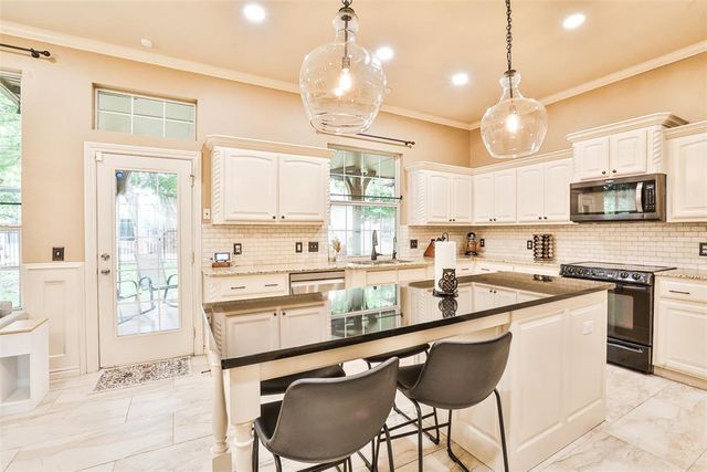 10808 NW 117th Place, Yukon, OK 73099