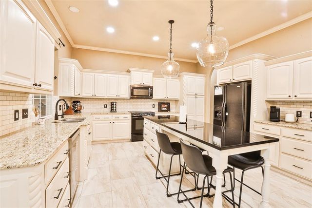 10808 NW 117th Place, Yukon, OK 73099