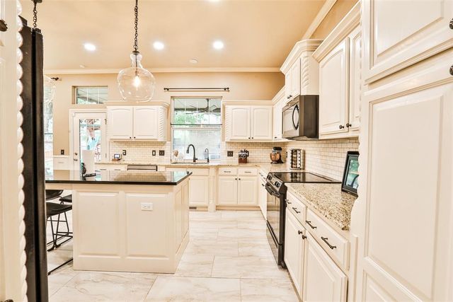 10808 NW 117th Place, Yukon, OK 73099