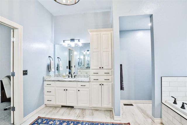 10808 NW 117th Place, Yukon, OK 73099