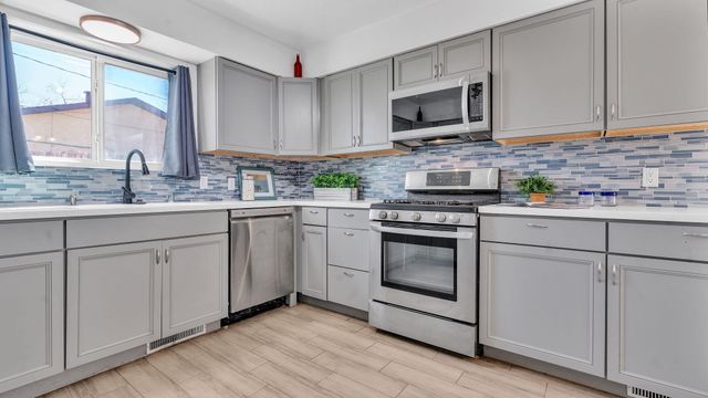 3221 22nd Avenue SE, Rio Rancho, NM 87124