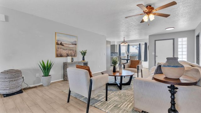 3221 22nd Avenue SE, Rio Rancho, NM 87124
