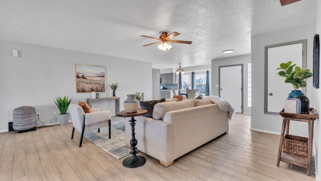 3221 22nd Avenue SE, Rio Rancho, NM 87124