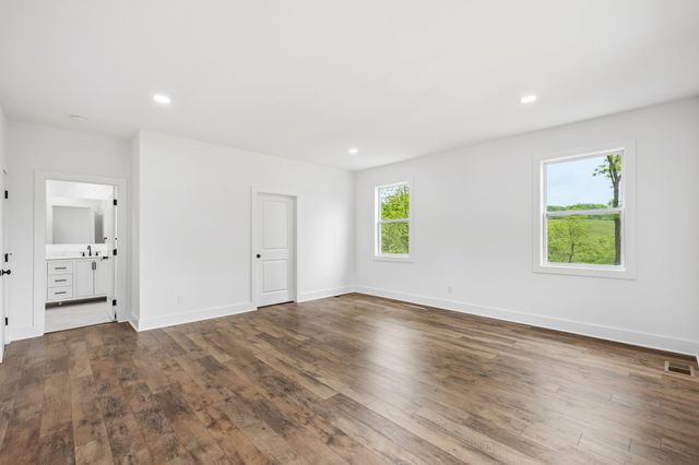 1198 Rogues Fork Rd, Bethpage, TN 37022