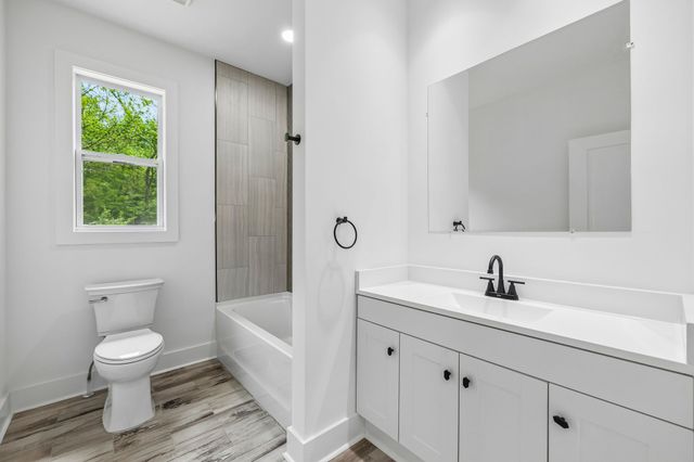 1198 Rogues Fork Rd, Bethpage, TN 37022