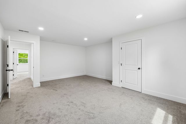 1198 Rogues Fork Rd, Bethpage, TN 37022