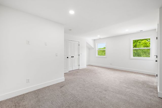 1198 Rogues Fork Rd, Bethpage, TN 37022