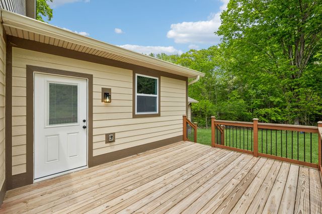 1198 Rogues Fork Rd, Bethpage, TN 37022