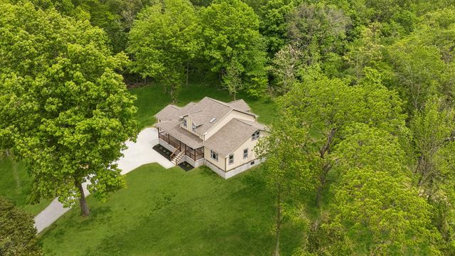 1198 Rogues Fork Rd, Bethpage, TN 37022