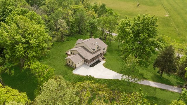 1198 Rogues Fork Rd, Bethpage, TN 37022