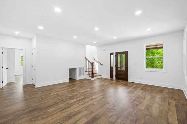 1198 Rogues Fork Rd, Bethpage, TN 37022