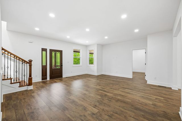 1198 Rogues Fork Rd, Bethpage, TN 37022