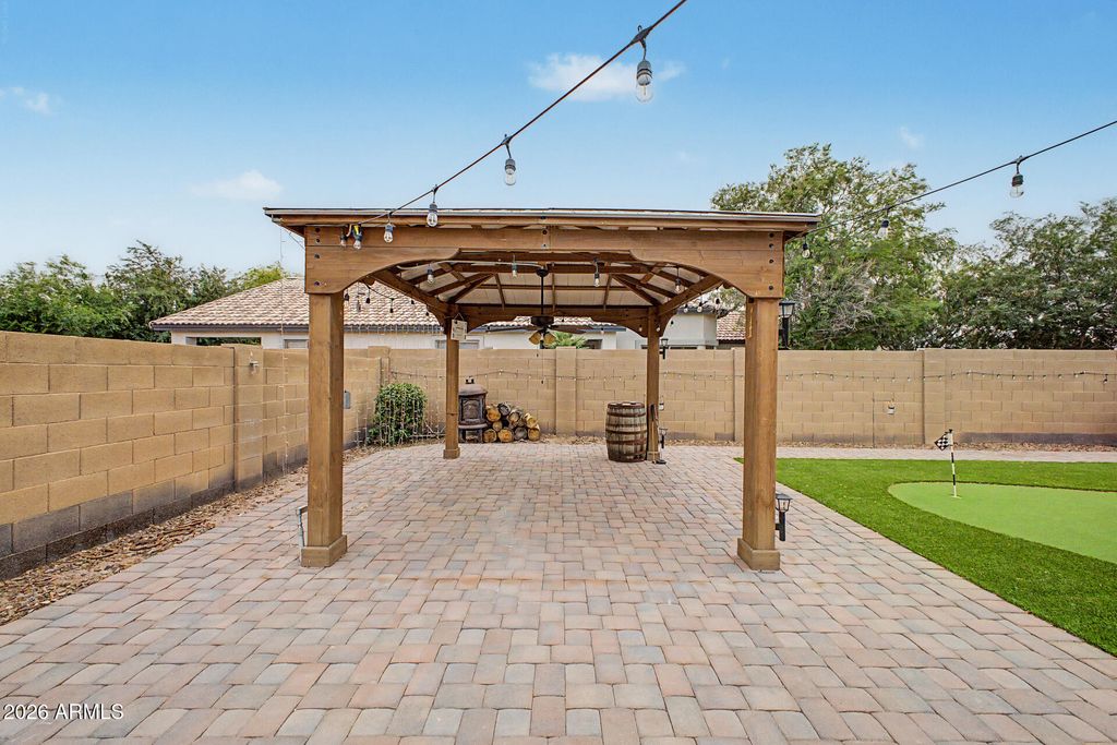 Image 13 of property listing at 3303 E WOODSIDE Way, Gilbert, AZ 85297