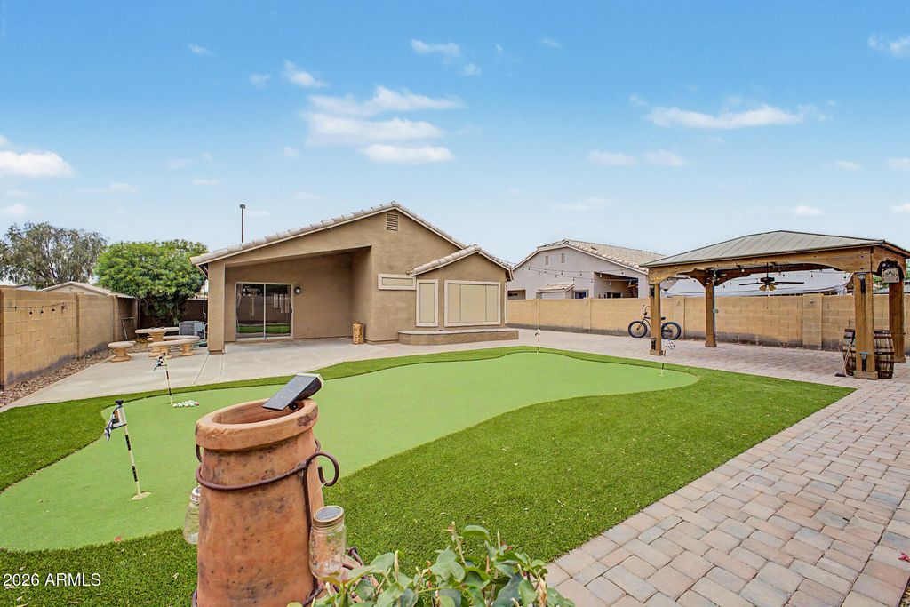 Image 15 of property listing at 3303 E WOODSIDE Way, Gilbert, AZ 85297