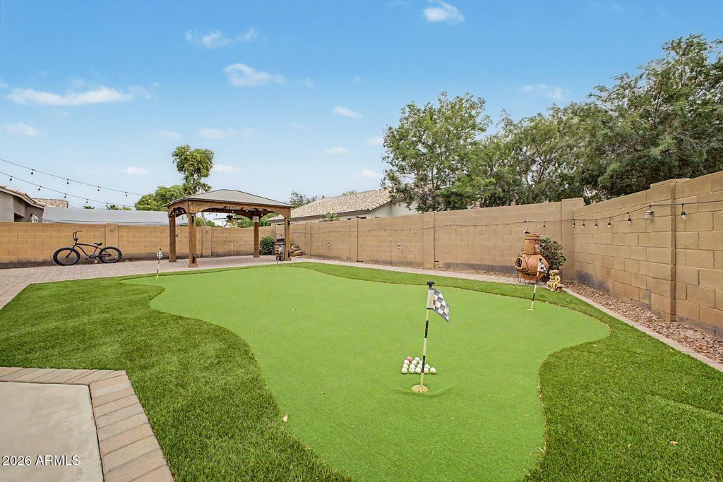 Image 17 of property listing at 3303 E WOODSIDE Way, Gilbert, AZ 85297