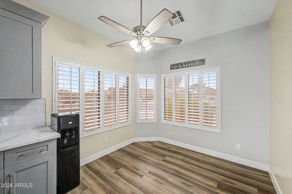 Image 7 of property listing at 3303 E WOODSIDE Way, Gilbert, AZ 85297