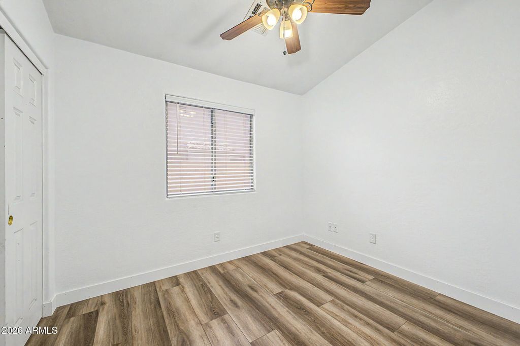 Image 9 of property listing at 3303 E WOODSIDE Way, Gilbert, AZ 85297