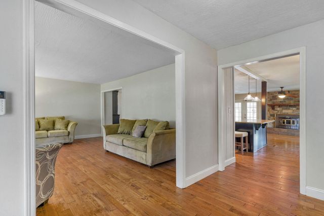 4006 S Fairway Avenue, Springfield, MO 65804