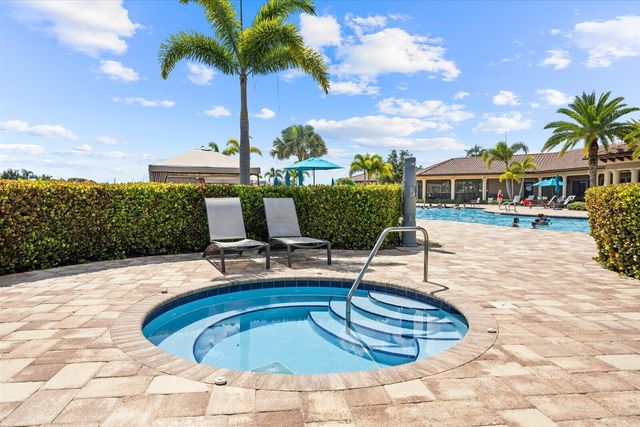 415 SE Crathes Street SE, Port St. Lucie, FL 34984