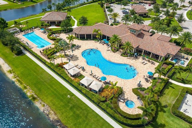 415 SE Crathes Street SE, Port St. Lucie, FL 34984