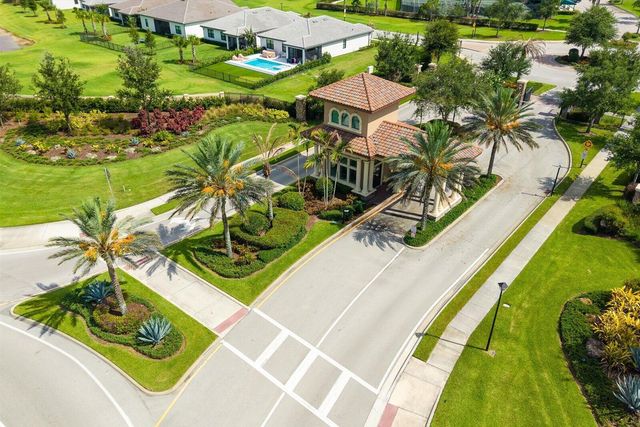 415 SE Crathes Street SE, Port St. Lucie, FL 34984
