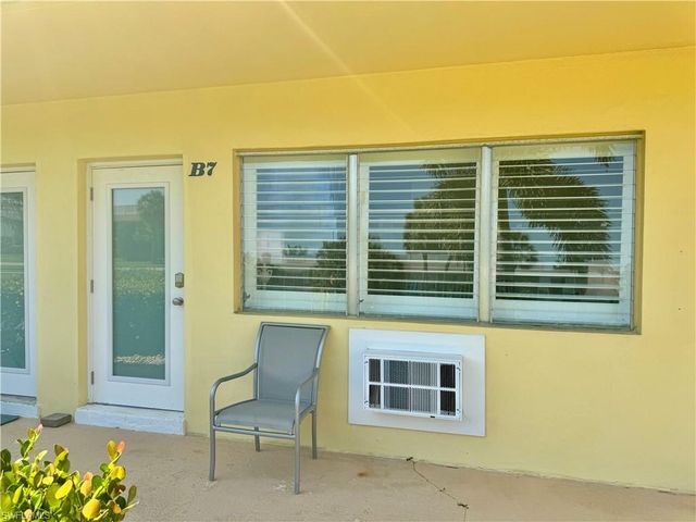 473 12th AVE S B7, Naples, FL 34102
