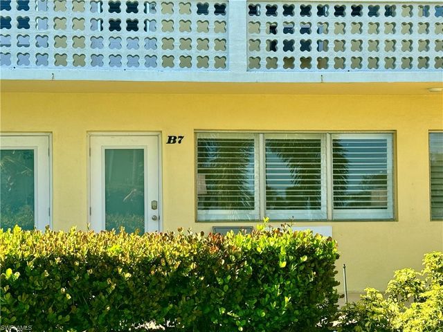 473 12th AVE S B7, Naples, FL 34102