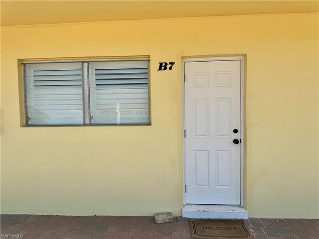 473 12th AVE S B7, Naples, FL 34102