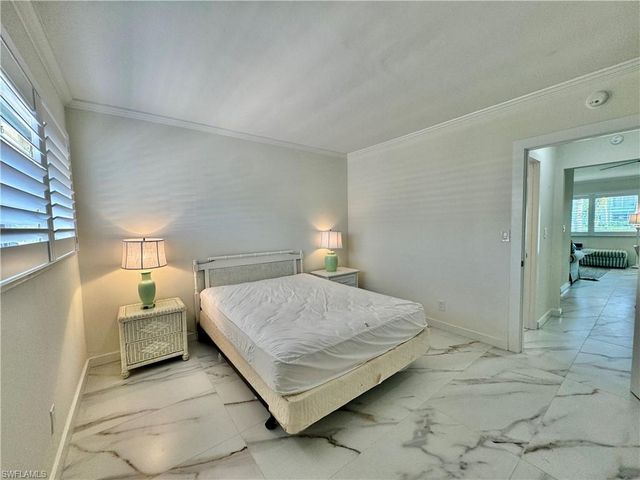 473 12th AVE S B7, Naples, FL 34102