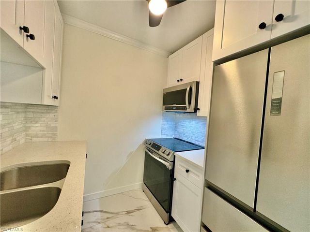 473 12th AVE S B7, Naples, FL 34102