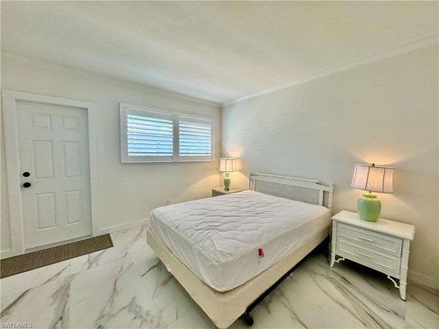 473 12th AVE S B7, Naples, FL 34102